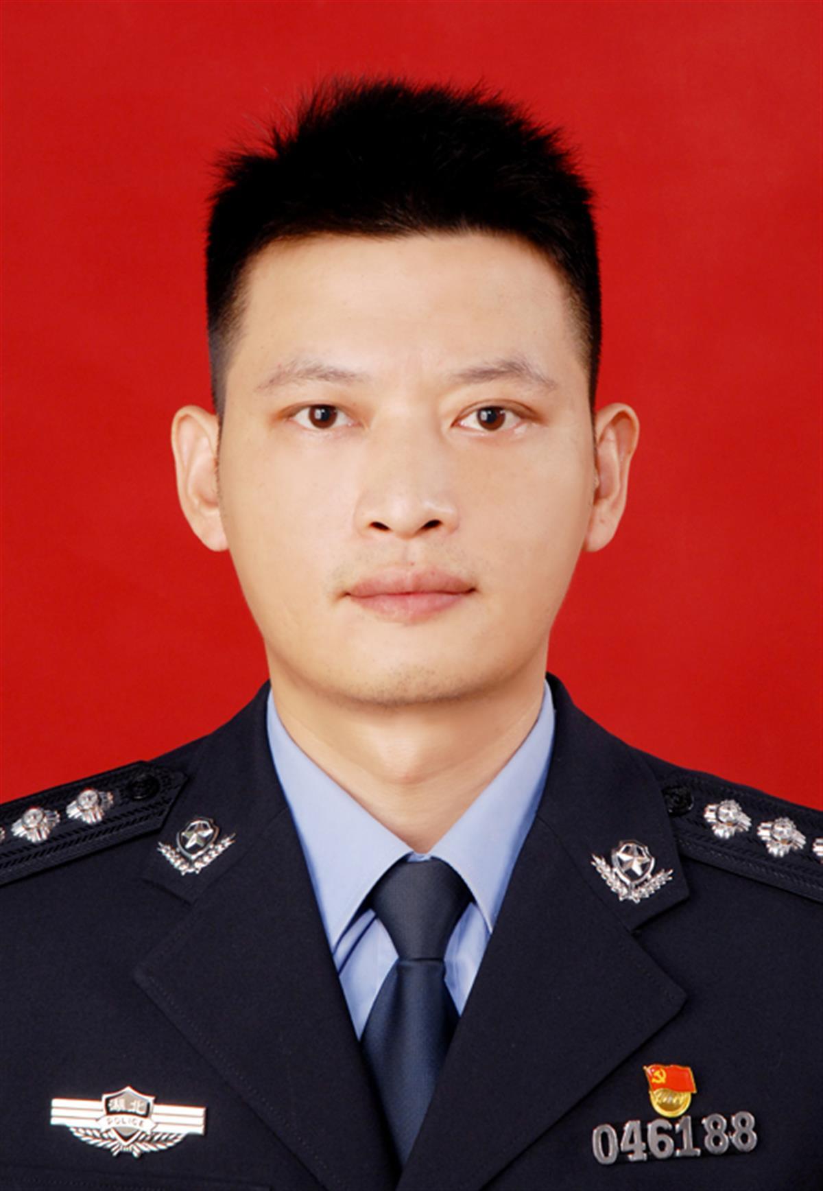 十堰支队“荆楚交警之星”韩军照片.jpg