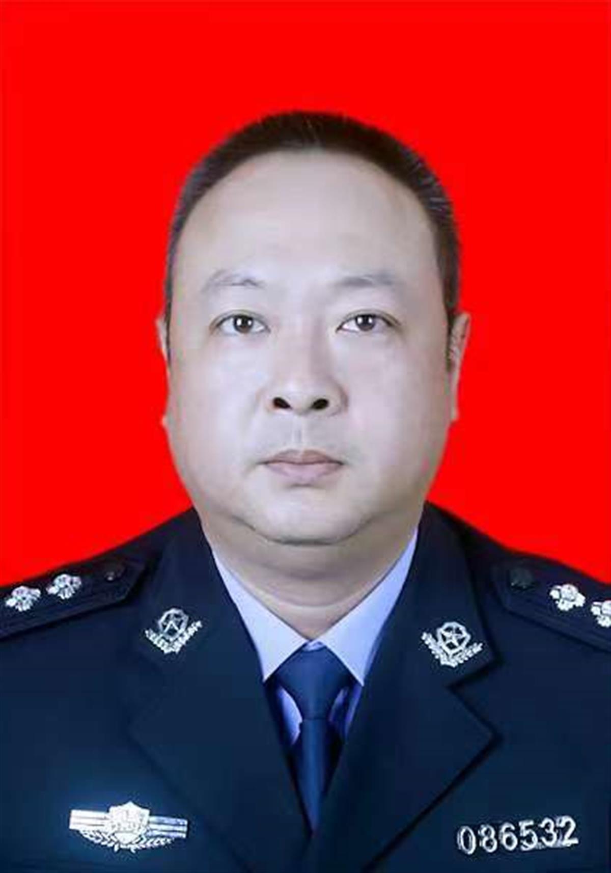 鲁巍.jpg
